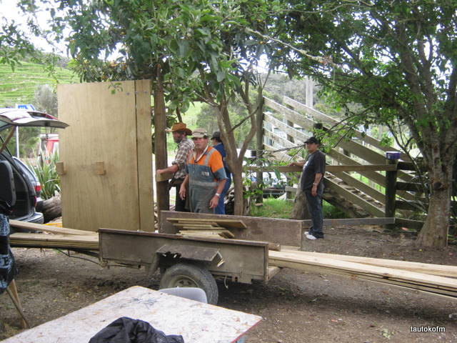 outside helpers fence builders